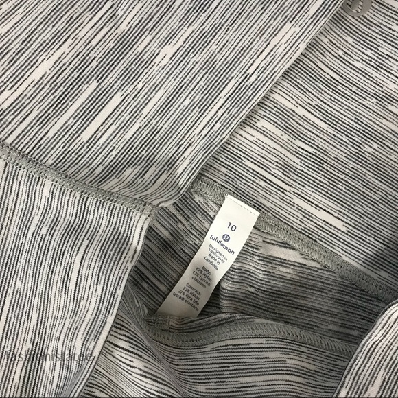 NWT LULULEMON WUNDER UNDER CROP II ROLL DOWN 10 - Picture 6 of 8